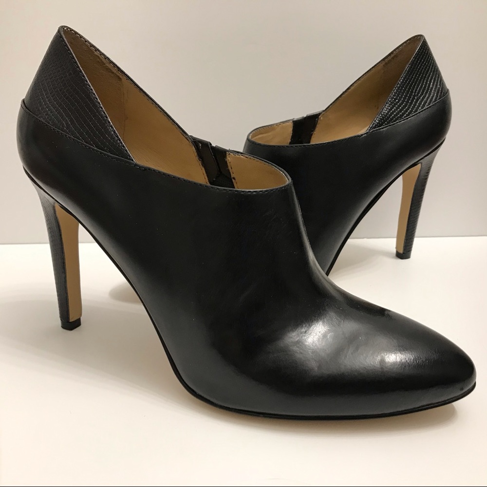 ANN TAYLOR || Laina Pointy Shootie